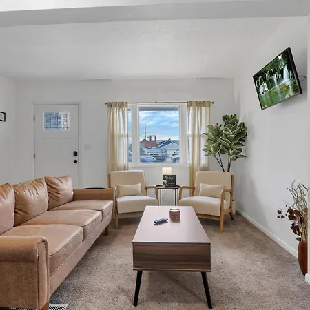 Housepitality - The Southside Ranch Villa