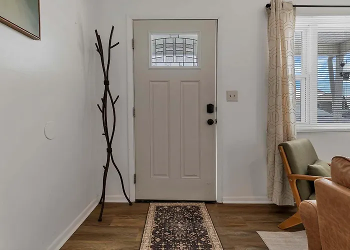 Housepitality - The Southside Ranch *