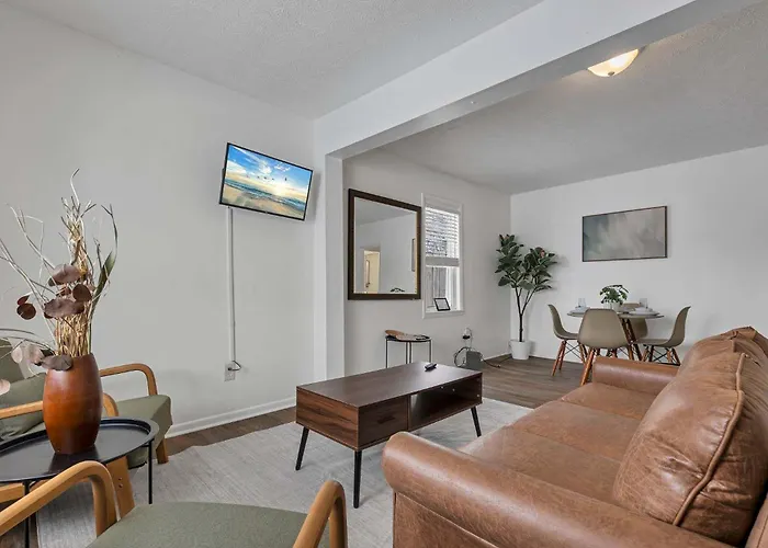 Housepitality - The Southside Ranch Columbus